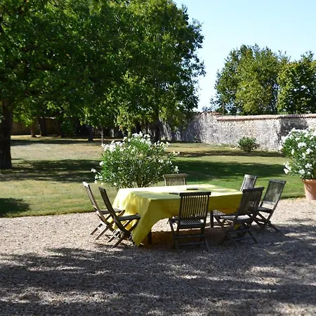 Le Petit Logis לינה וארוחת בוקר