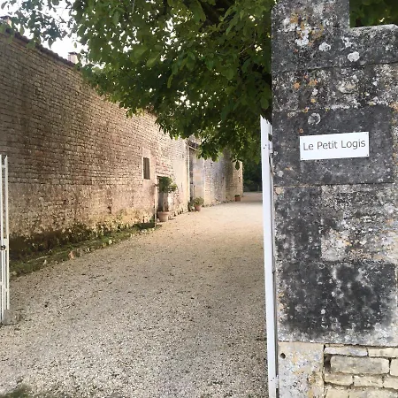 Le Petit Logis Bed & Breakfast 3*