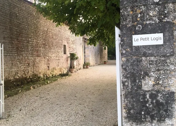 Le Petit Logis Bed & Breakfast 3*